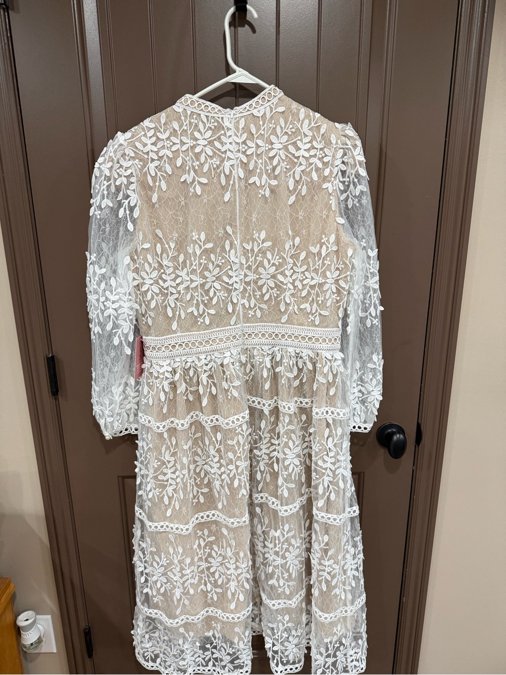 Ivy City Co Cream Lace Midi Dress with White Floral Embroidery - Picture 4 of 7